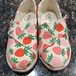 TOMS Kids Strawberry Print Shoes - Cream and Red